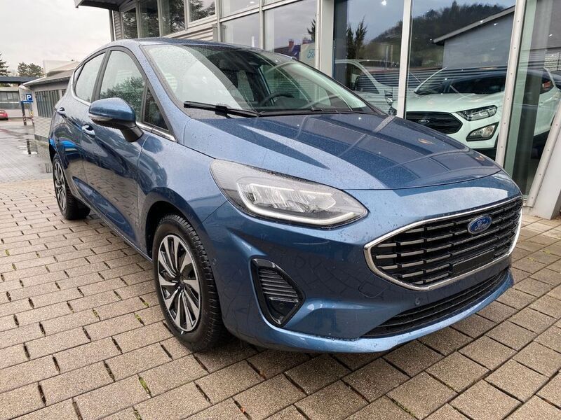 Blau Gebraucht 2023 Ford Fiesta Titanium Kleinwagen | 22.990 € (Etwas zu teuer) - Bild 1/4