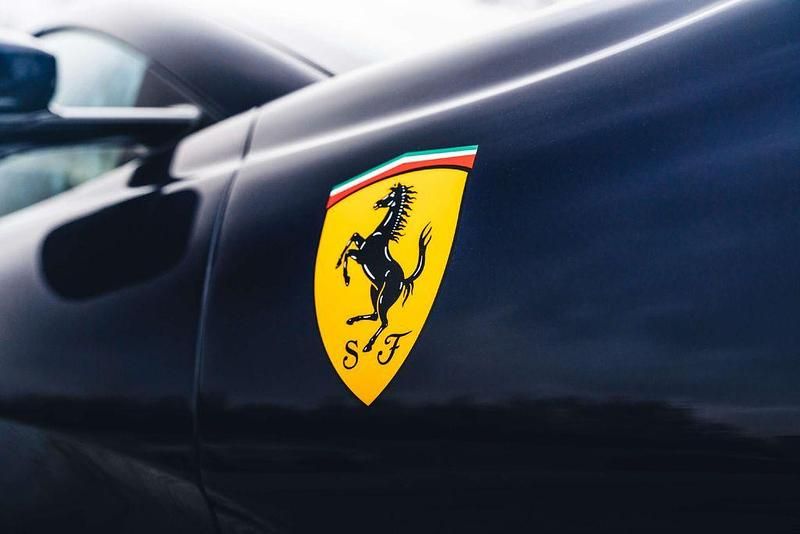 Second-hand Ferrari 812 795 CP (584 kW) 2021 Albastru Cabrio