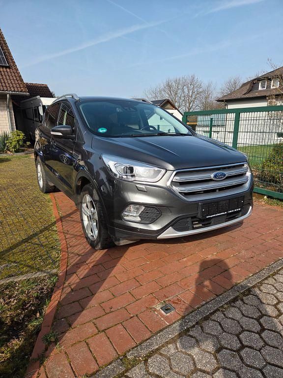 Gebraucht Ford Kuga Titanium 150 PS (110 kW) 2019 Grau SUV