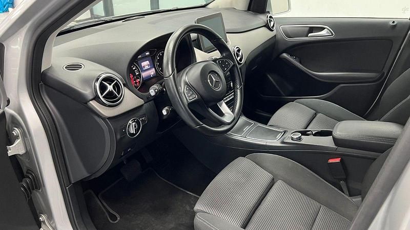 Gebraucht Mercedes B180 122 PS (89 kW) 2017 Silber Van / Kleinbus