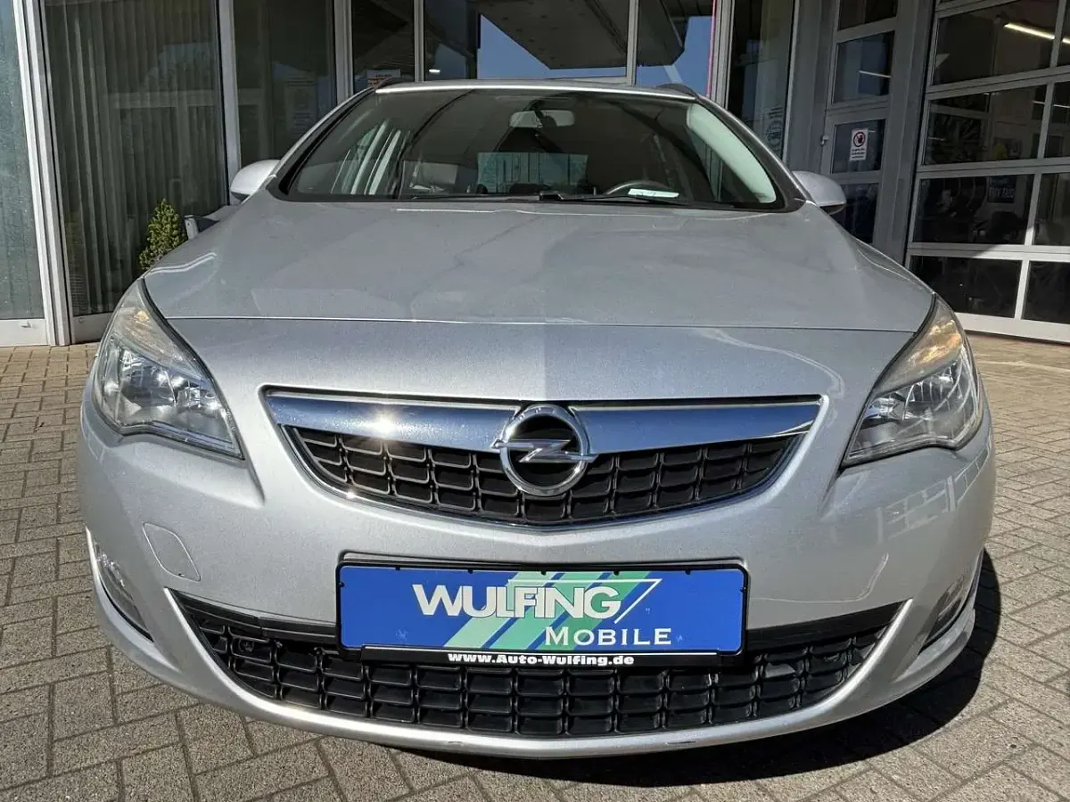 Gebraucht Opel Astra Selection 95 PS (69 kW) 2011 Silber Kombi