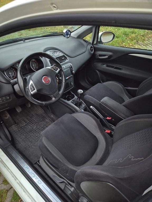 Weiß Gebraucht 2012 Fiat Punto Evo Kleinwagen | 2.999 € (Fairer Preis) - Bild 1/4