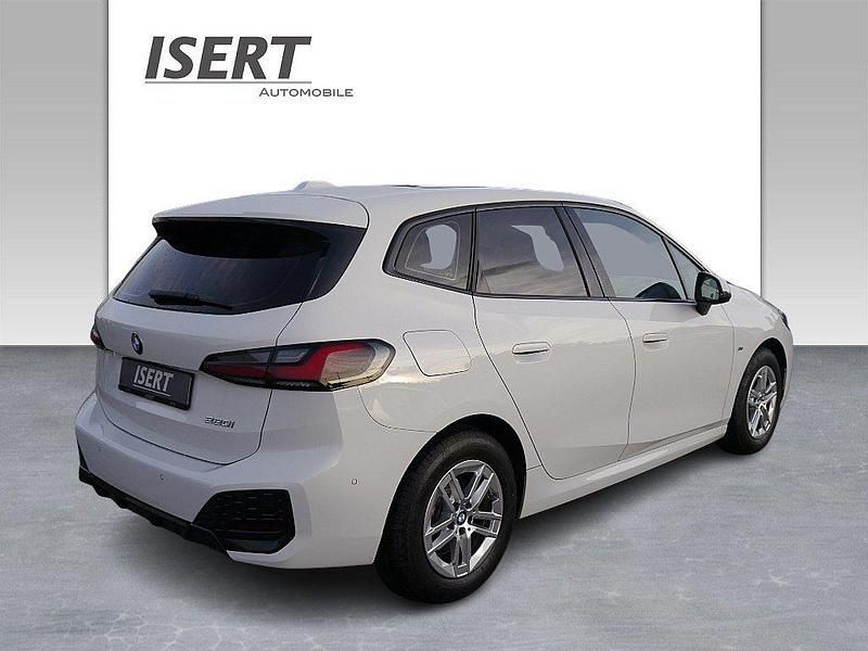 Gebraucht BMW 220 Active Tourer M Sport 170 PS (125 kW) 2023 Weiß Van / Kleinbus