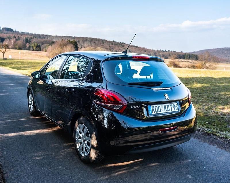 Gebraucht Peugeot 208 Active 83 PS (61 kW) 2019 Schwarz Kleinwagen