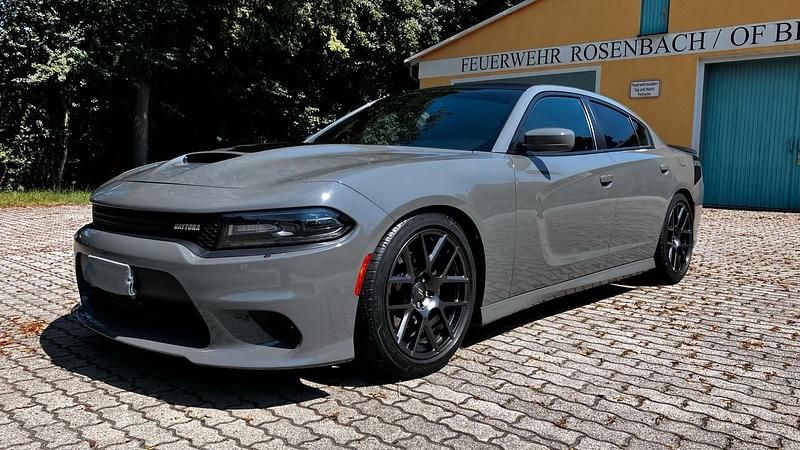 Grau Gebraucht 2019 Dodge Charger Limousine | 39.900 € - Bild 1/4
