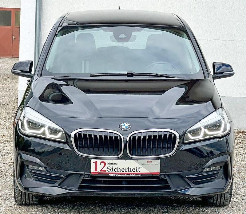 Schwarz ii/bonnet fluid black Gebraucht 2021 BMW 218 Performance Van / Kleinbus | 18.999 € (Fairer Preis) - Bild 1/4