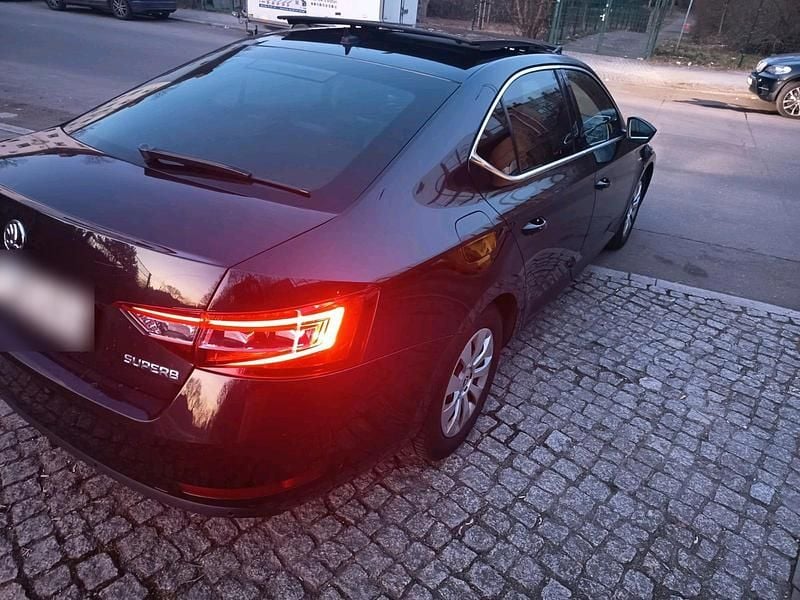Gebraucht Skoda Superb LAURIN & KLEMENT 190 PS (139 kW) 2016 Schwarz Limousine