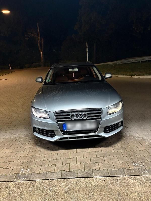 Silber Gebraucht 2009 Audi A4 Kombi | 7.600 € (Etwas zu teuer) - Bild 1/4