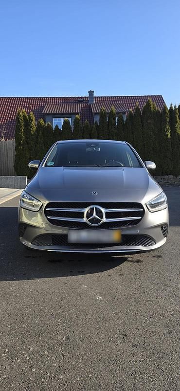 Gebraucht Mercedes B160 109 PS (80 kW) 2019 Grau Van / Kleinbus