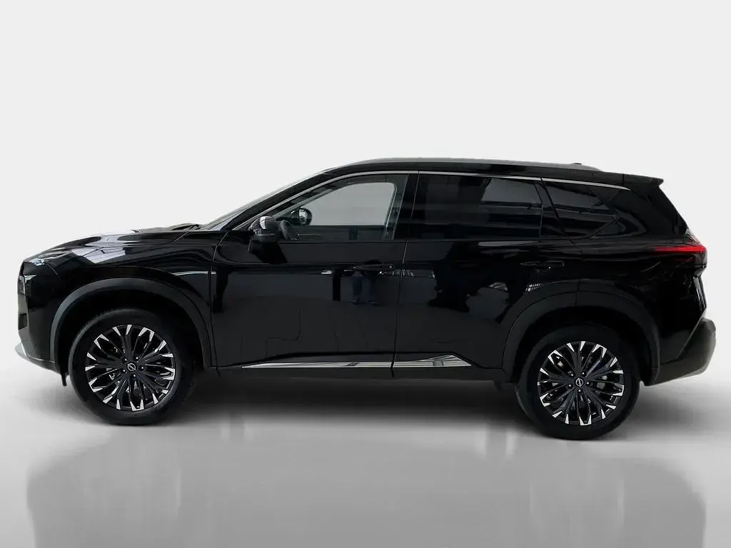 Neu Nissan X-Trail Tekna 163 PS (119 kW) 2026 Schwarz SUV