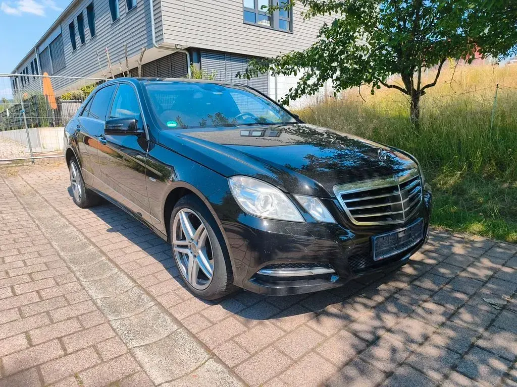 Gebraucht Mercedes E350 265 PS (194 kW) 2011 Obsidianschwarz  metalliclack Limousine