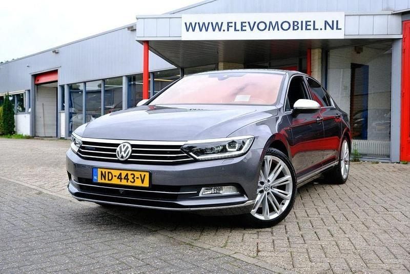 Grau Gebraucht 2017 VW Passat Highline Limousine | 15.950 € (Guter Preis) - Bild 1/4