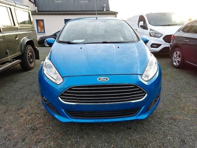 Gebraucht Ford Fiesta Trend 101 PS (74 kW) 2015 Arubablau metallic Kleinwagen