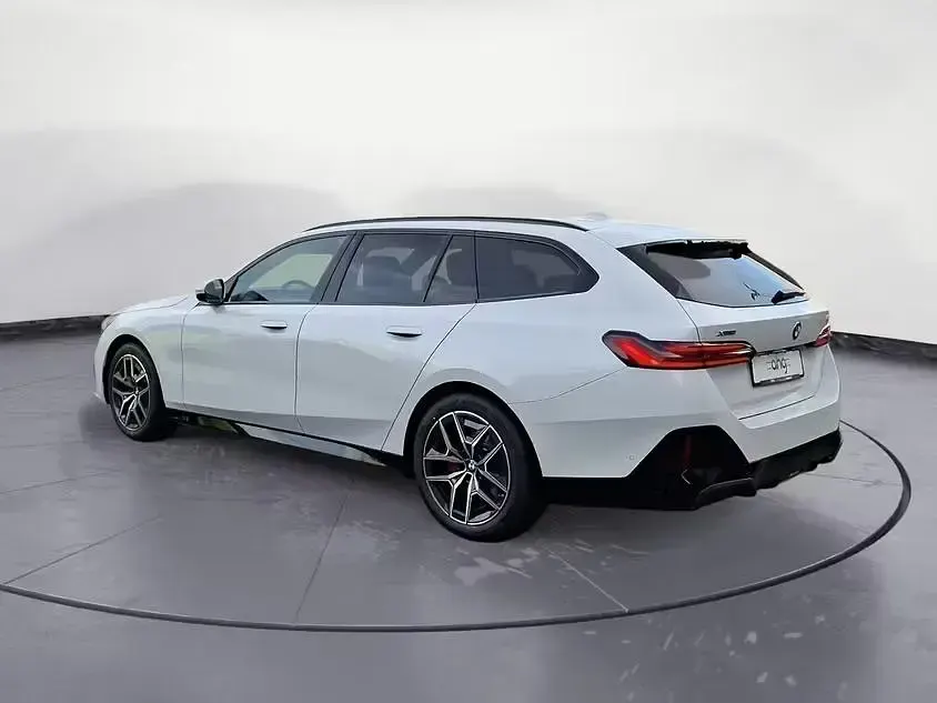 Używany BMW 520 Performance 197 KM (144 kW) 2026 Biały Kombi