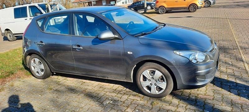 Gebraucht Hyundai i30 109 PS (80 kW) 2009 Grau Limousine