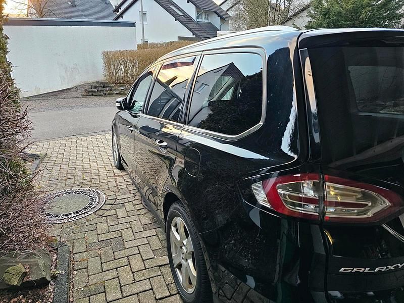 Gebraucht Ford Galaxy Titanium 180 PS (132 kW) 2016 Schwarz Van / Kleinbus