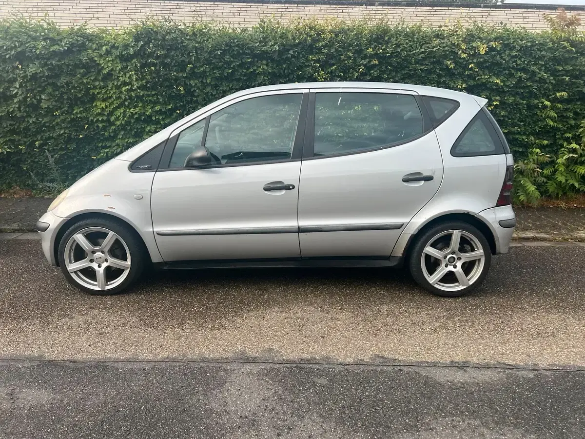 Gebraucht Mercedes A170 95 PS (69 kW) 2002 Silber Kleinwagen