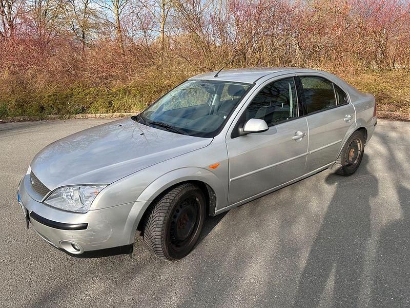 Gebraucht Ford Mondeo Ghia 125 PS (91 kW) 2003 Silber Limousine