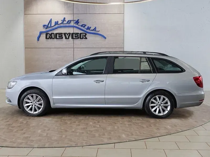 Gebraucht Skoda Superb 125 PS (91 kW) 2014 Brilliantsilber metallic Kombi