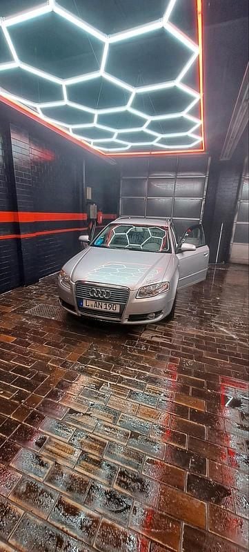 Grau Gebraucht 2005 Audi A4 Kombi | 3.500 € (Fairer Preis) - Bild 1/4