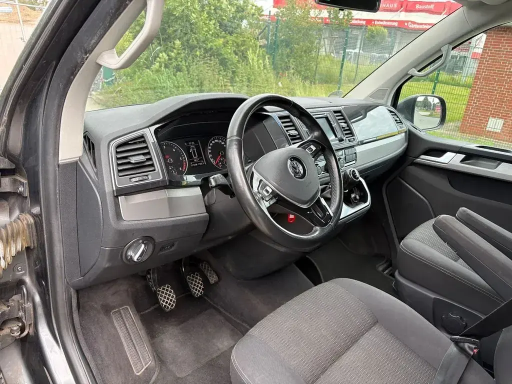 Gebraucht VW Multivan Comfortline 150 PS (110 kW) 2016 Grau Van / Kleinbus