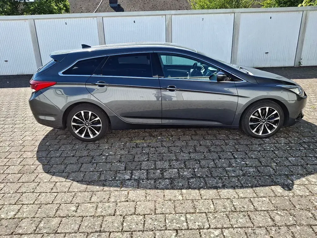 Gebraucht Hyundai i40 Trend 165 PS (121 kW) 2015 Grau Kombi