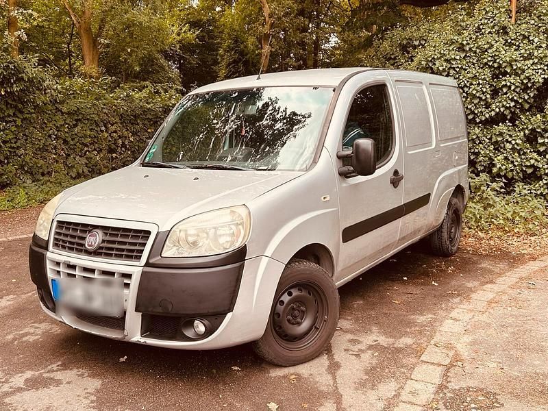Silber Gebraucht 2009 Fiat Doblò Van / Kleinbus | 2.350 € (Superpreis) - Bild 1/4