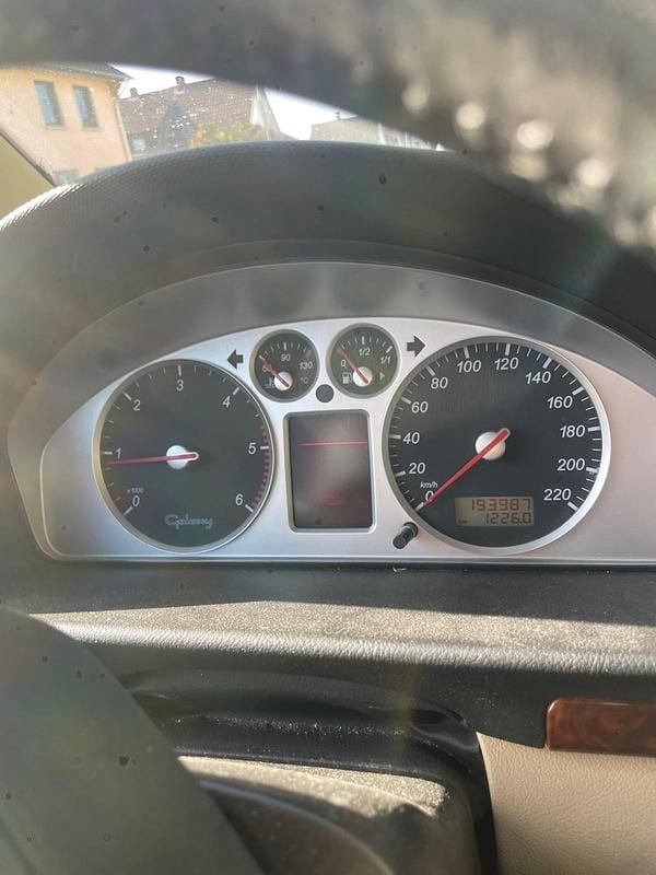 Second-hand Ford Galaxy 131 CP (96 kW) 2004 Roșu Monovolum