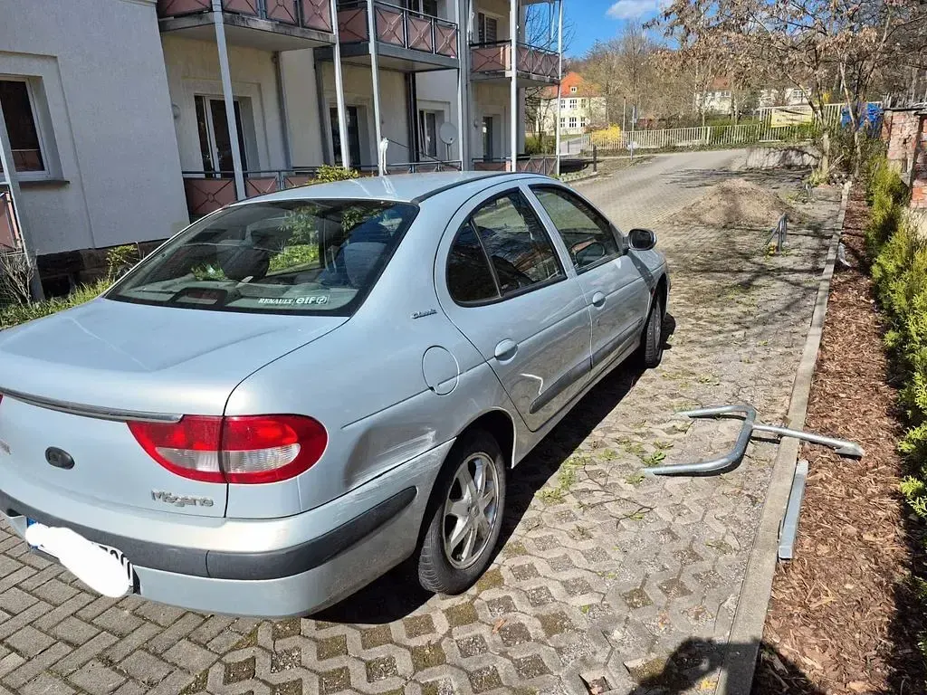 Gebraucht Renault Mégane Expression 107 PS (78 kW) 2001 Silber Limousine
