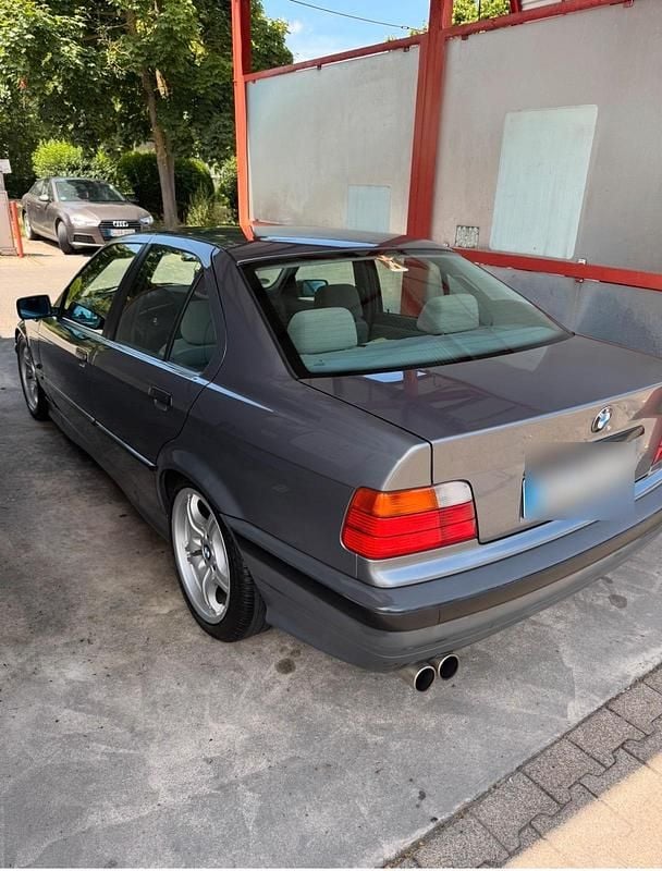 Gebraucht BMW 316 102 PS (75 kW) 1995 Grau Limousine