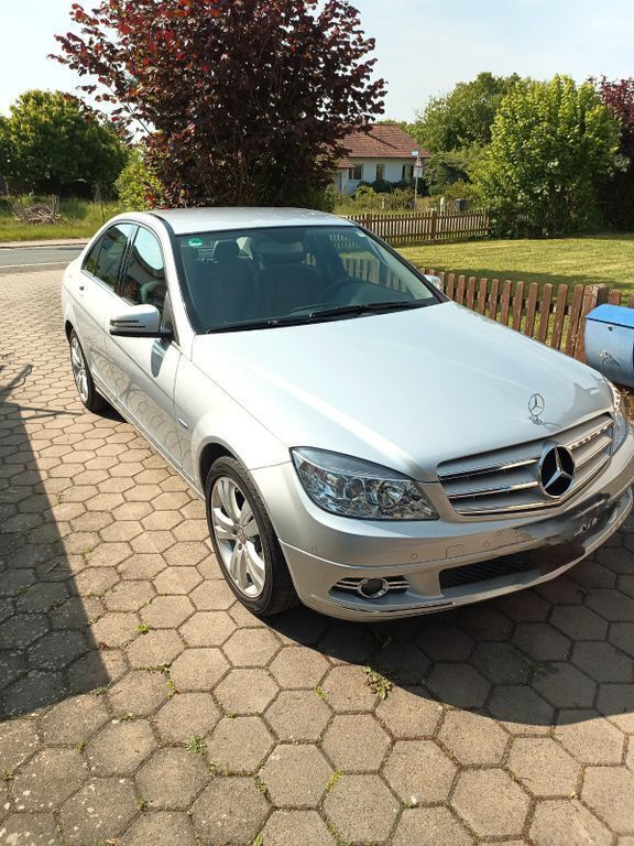 Silber Gebraucht 2011 Mercedes 220 Avantgarde Limousine | 13.450 € - Bild 1/4