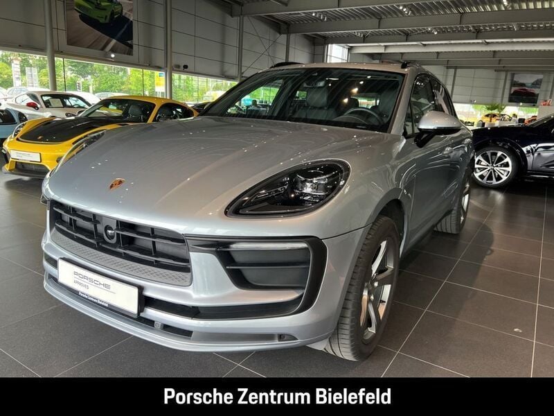 Dolomitsilbermetallic Gebraucht 2024 Porsche Macan SUV | 80.850 € (Fairer Preis) - Bild 1/4
