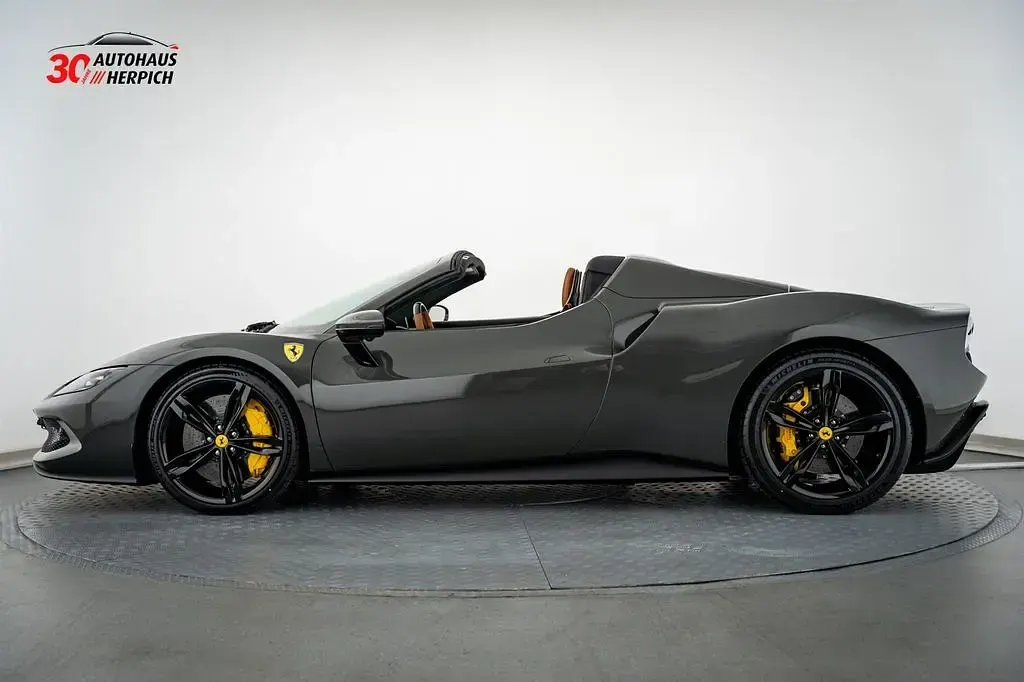 Neu Ferrari 296 829 PS (609 kW) 2025 Grau Cabrio