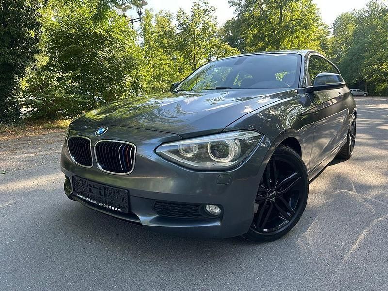 Grau Gebraucht 2012 BMW 125 Advantage Kleinwagen | 7.390 € (Guter Preis) - Bild 1/4
