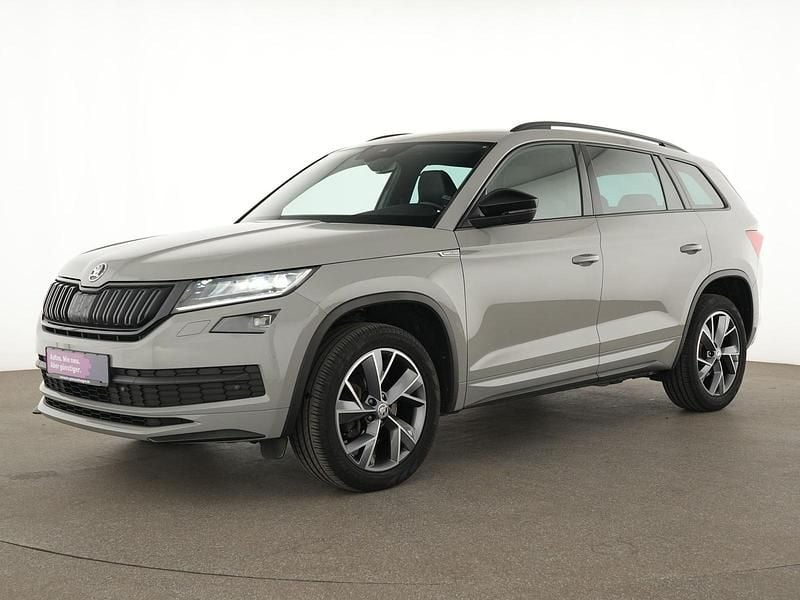Steel grau Gebraucht 2021 Skoda Kodiaq SportLine SUV | 31.695 € (Fairer Preis) - Bild 1/4