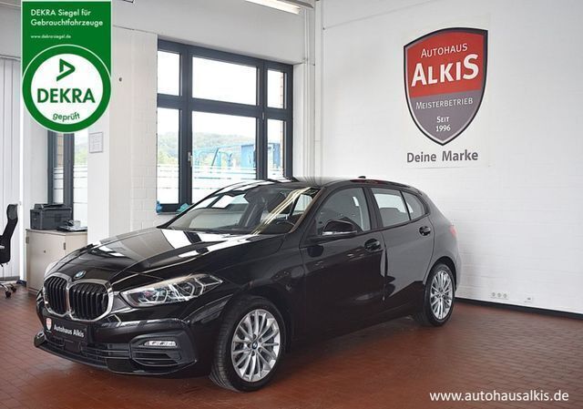 Saphirschwarz metallic (metallic) Gebraucht 2021 BMW 116 Advantage Kleinwagen | 20.900 € (Teuer) - Bild 1/4