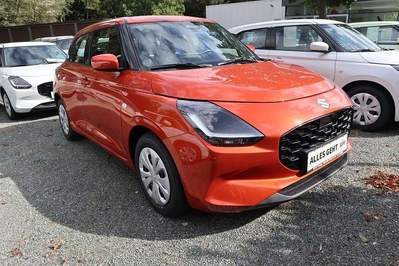 Neu Suzuki Swift 83 PS (61 kW) 2025 Rot Kleinwagen