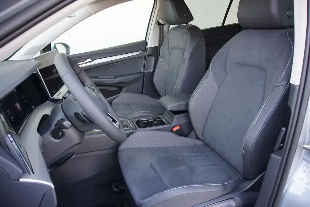 Neu VW Golf VIII Life 116 PS (85 kW) 2026 Silber Limousine