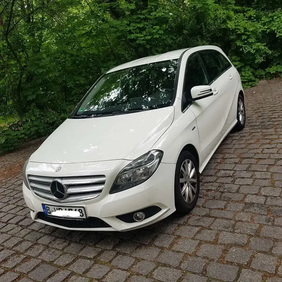 Gebraucht Mercedes 180 22 PS (16 kW) 2012 Limousine