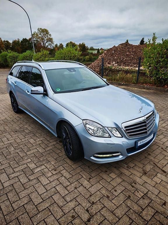 Gebraucht Mercedes E220 Edition 170 PS (125 kW) 2013 Silber Limousine