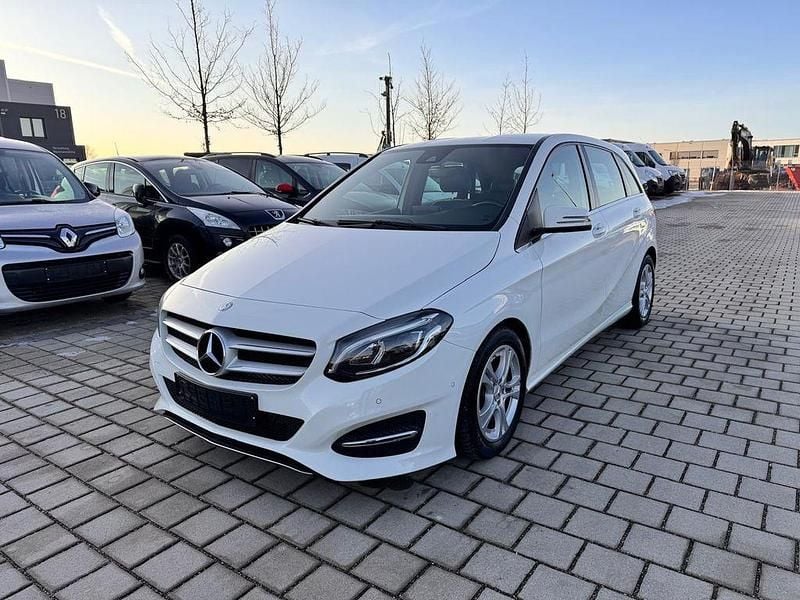 Gebraucht Mercedes B200 AMG 136 PS (100 kW) 2015 Weiß Van / Kleinbus