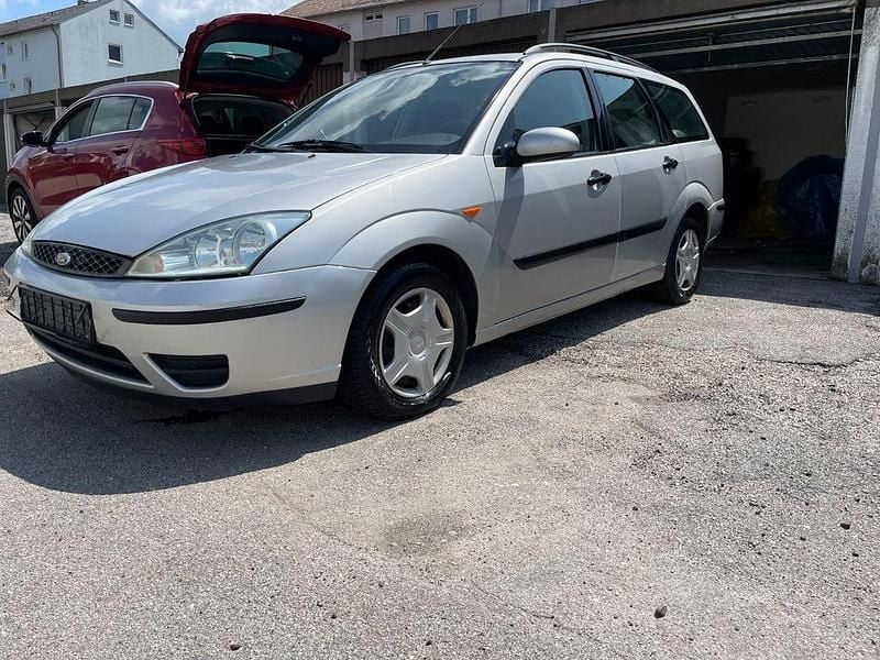 Grau Gebraucht 2003 Ford Focus Ghia Limousine | 1.200 € (Superpreis) - Bild 1/4