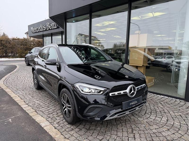 Gebraucht Mercedes GLA180 136 PS (100 kW) 2023 Nachtschwarz SUV