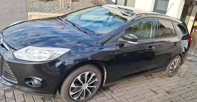 Gebraucht Ford Focus Titanium 125 PS (91 kW) 2012 Schwarz Kombi