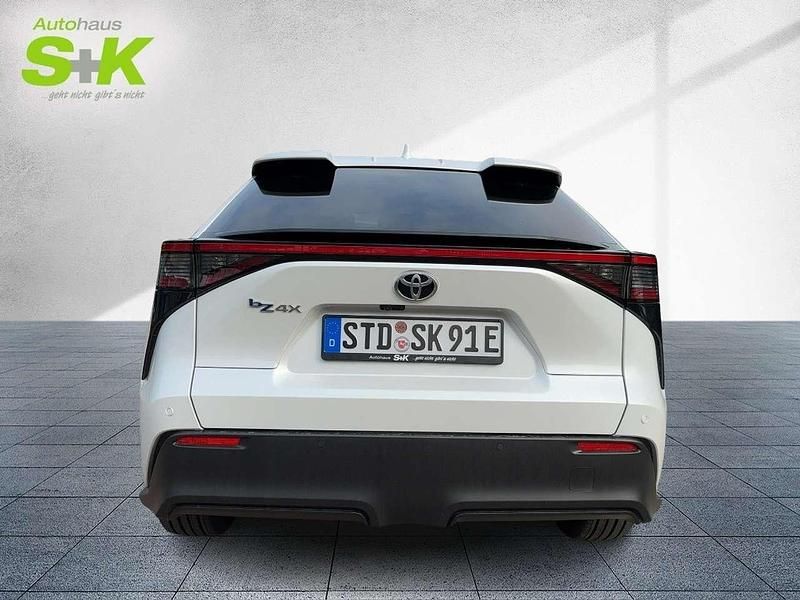 Gebraucht Toyota bZ4X 151 kW (206 PS) 2024 Platinumweiß perleffekt SUV
