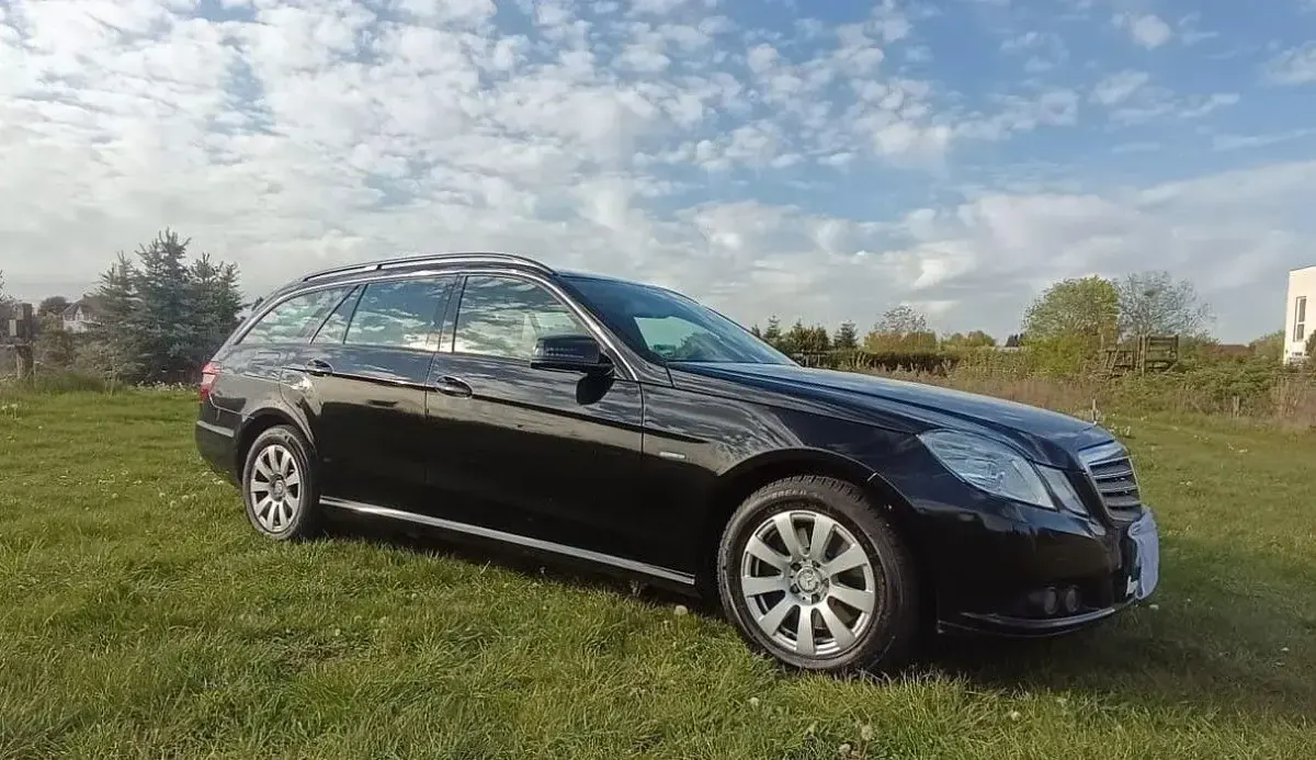 Gebraucht Mercedes E250 204 PS (150 kW) 2010 Schwarz Kombi