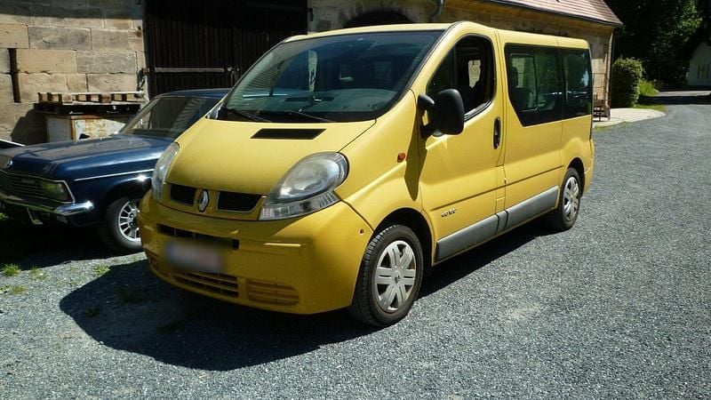 Gelb Gebraucht 2005 Renault Trafic Van | 2.650 € - Bild 1/4