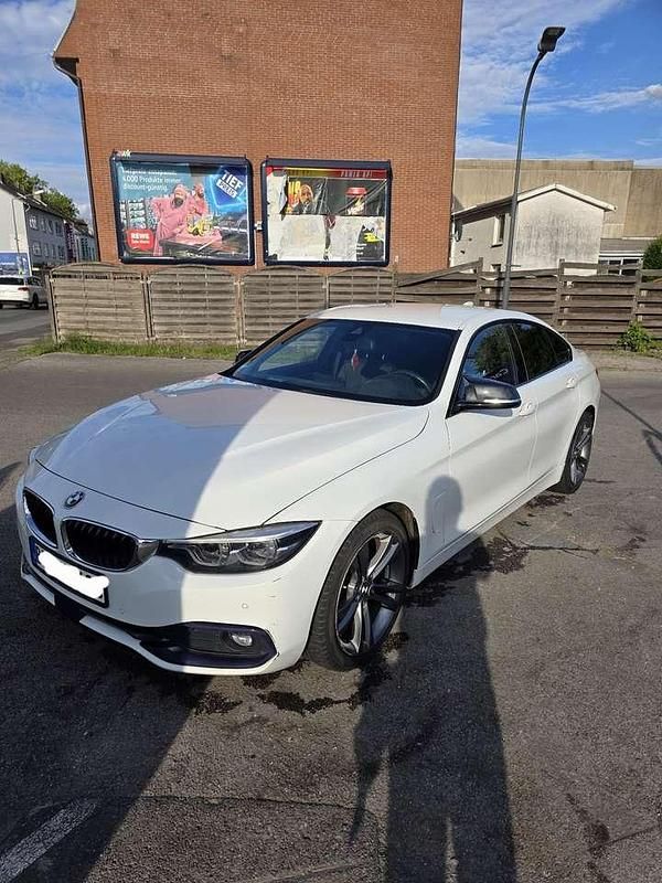 Weiß Gebraucht 2018 BMW 420 Sport Line Kleinwagen | 21.500 € (Teuer) - Bild 1/4