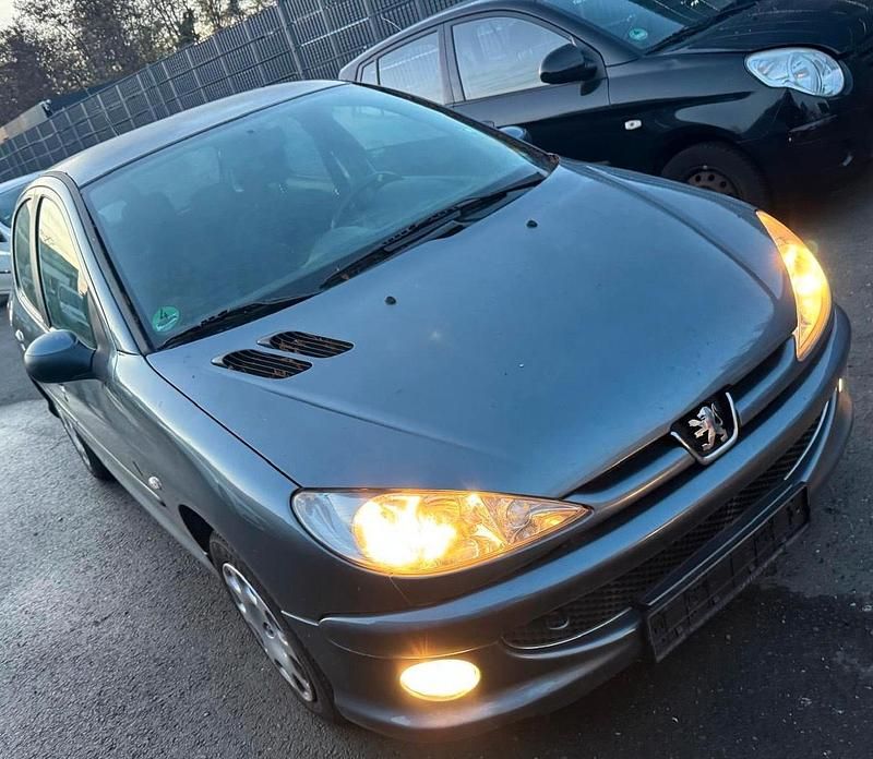 Grau Gebraucht 2008 Peugeot 206 Kleinwagen | 850 € - Bild 1/4