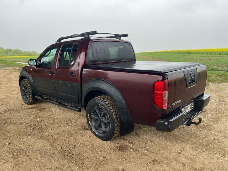 Rot Gebraucht 2006 Nissan Navara Abholung | 8.500 € (Etwas zu teuer) - Bild 1/4